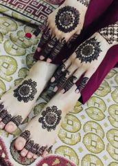 Simple Bridal (Dulhan) Mehndi Design hand and foot