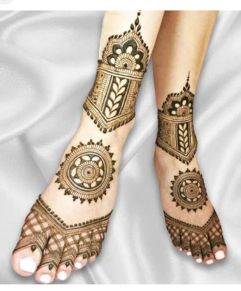 Arabic Beautiful Leg Mehndi Designs