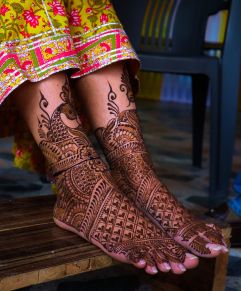 Easy Mehndi Design Photo for Feet