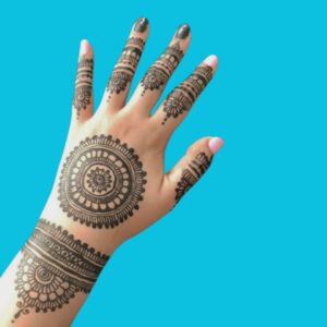 Mehndi Of Royal design which is very simple of back hand